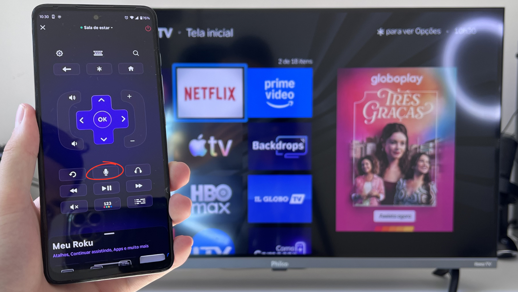 Aplicativo oficial da TV com botão de microfone para comandos de voz