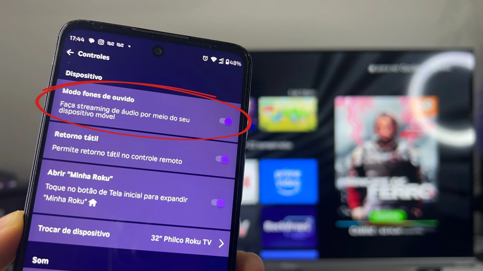 Aplicativo Roku mostrando a função de escuta privada ativada no celular