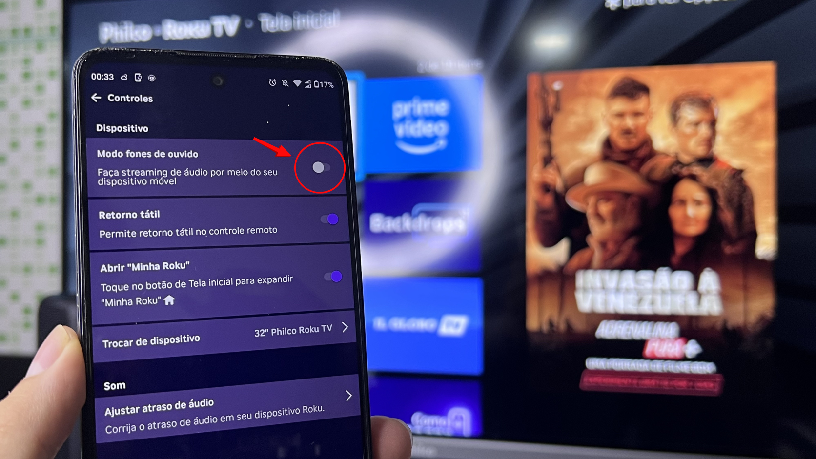 Tela do aplicativo oficial da TV mostrando a função de áudio no celular ativada para redirecionar som para fones ou caixinha Bluetooth
