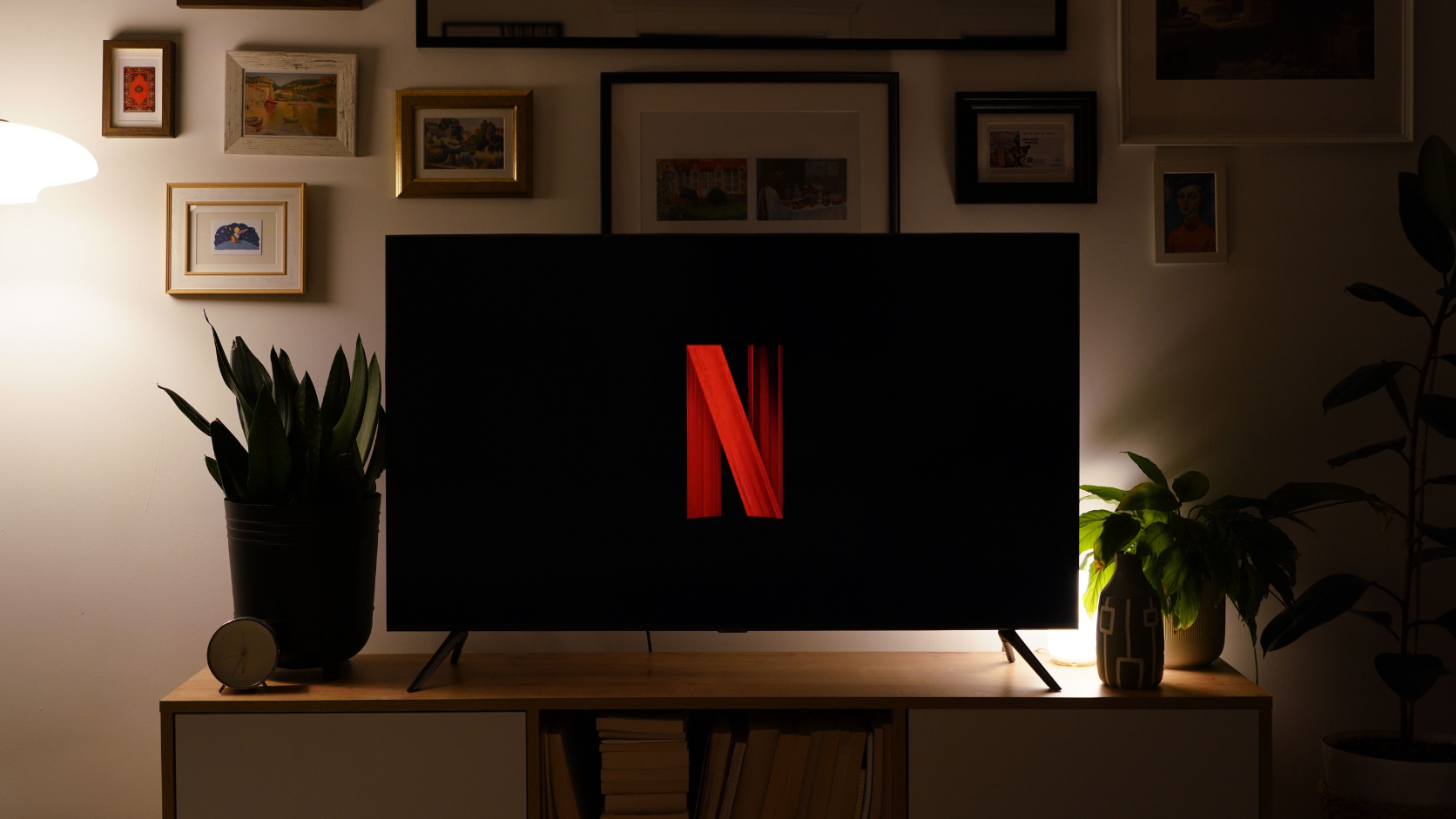 Smart TV ligando sozinha de madrugada? Como resolver
