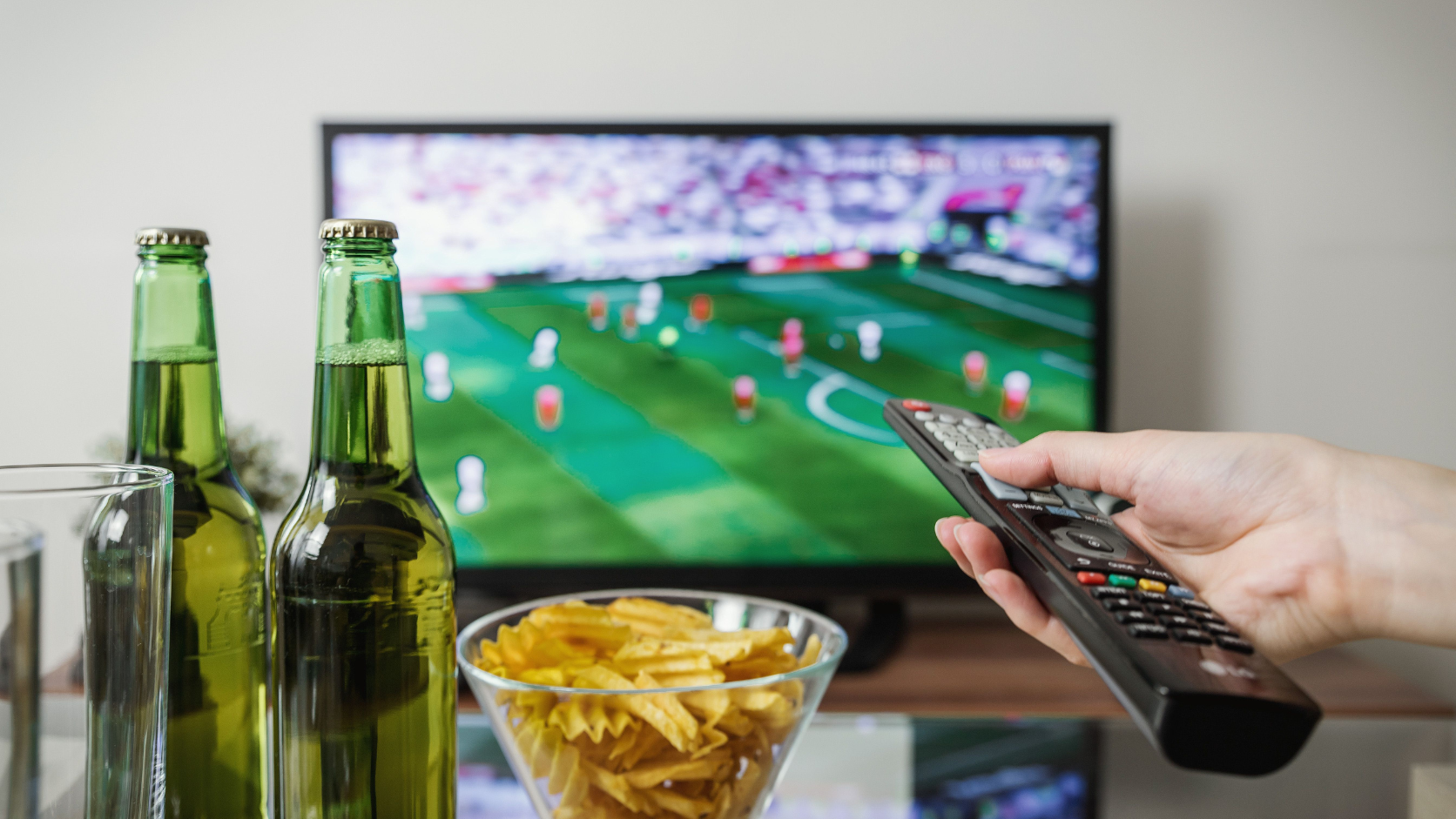 Smartphone transmitindo o chaveamento da Copa do Mundo para uma Smart TV