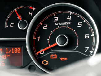 Luz da injeção eletrônica acesa no painel do carro