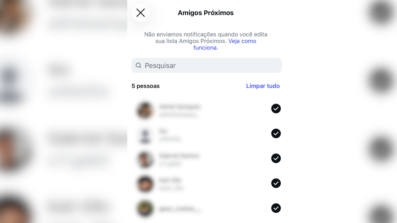 Tela de Amigos Próximos do Instagram com contatos selecionados e o botão de concluir destacado.