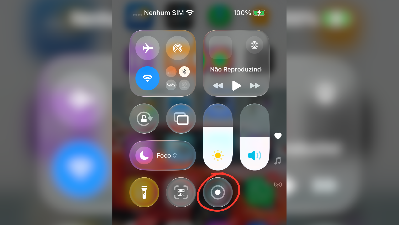 Tocando no icone para iniciar a gravacao de tela no iPhone